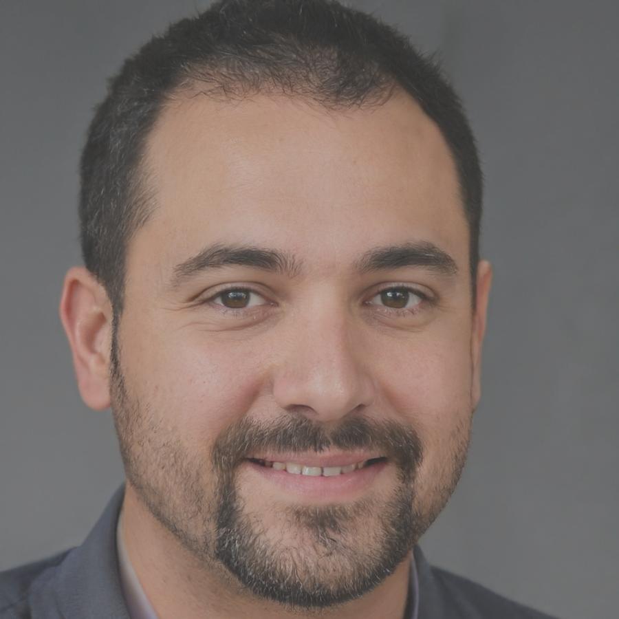 Portrait de Fabien Moreau, expert en analyse financière